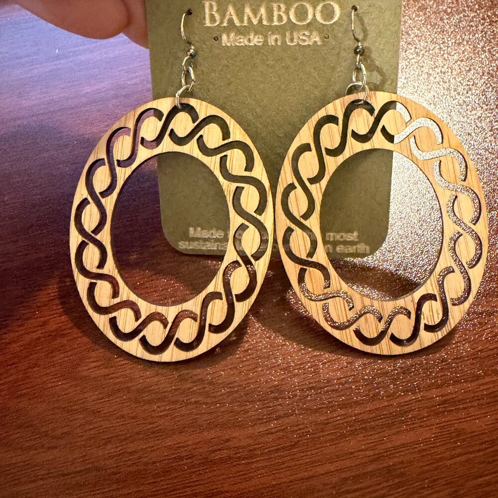 Green Tree Bamboo Earrings "Intertwined Oval"